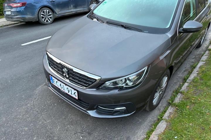 Grå Peugeot 308 fra 2018