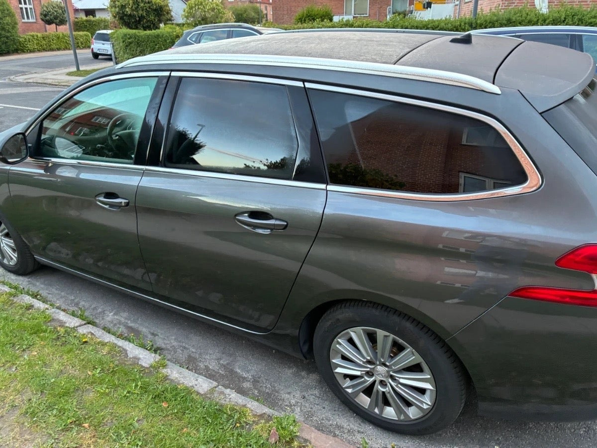 Grå Peugeot 308 fra 2018