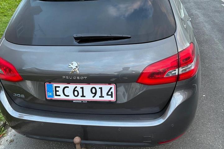 Grå Peugeot 308 fra 2018