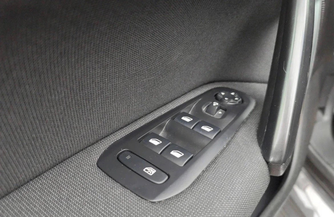 Grå Peugeot 308 fra 2018