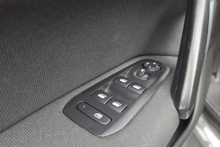 Grå Peugeot 308 fra 2018