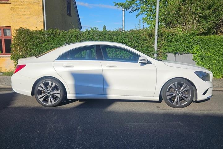 Hvid Mercedes CLA200 fra 2018