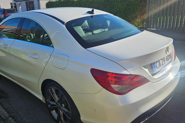 Hvid Mercedes CLA200 fra 2018