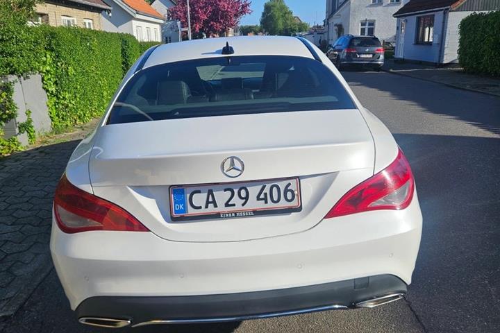 Hvid Mercedes CLA200 fra 2018