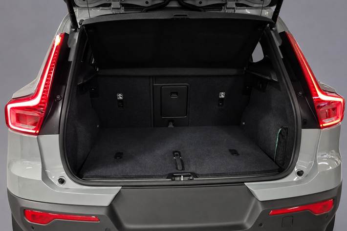 Grå Volvo EX40 fra 2025