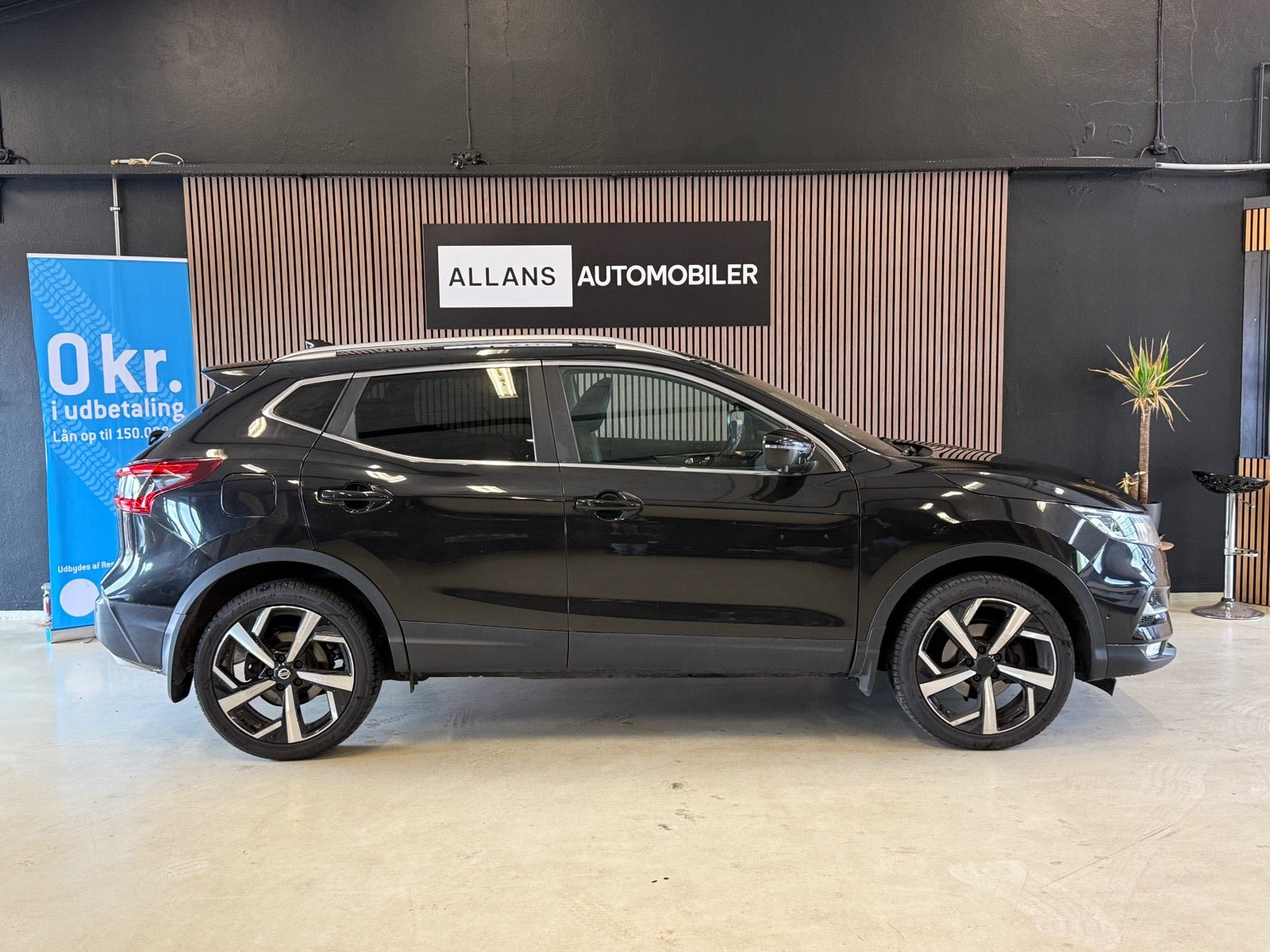 Sort Nissan Qashqai fra 2017