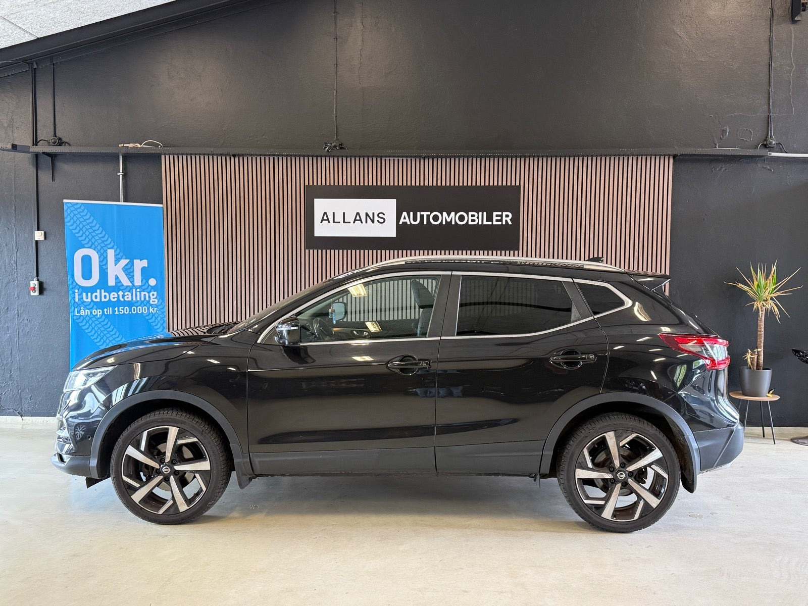 Sort Nissan Qashqai fra 2017