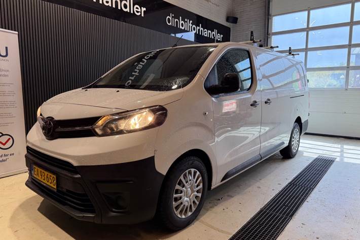 Hvid Toyota ProAce fra 2019