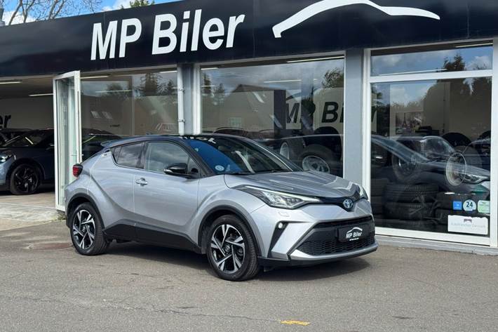 Sølv Toyota C-HR fra 2023
