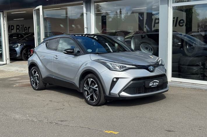 Sølv Toyota C-HR fra 2023