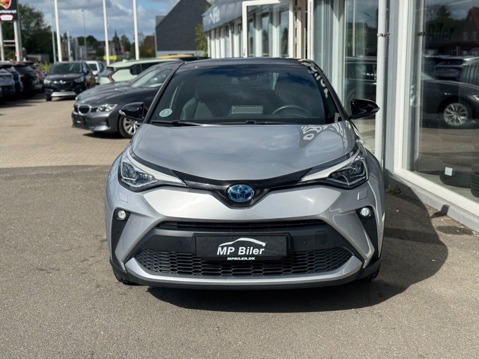 Sølv Toyota C-HR fra 2023
