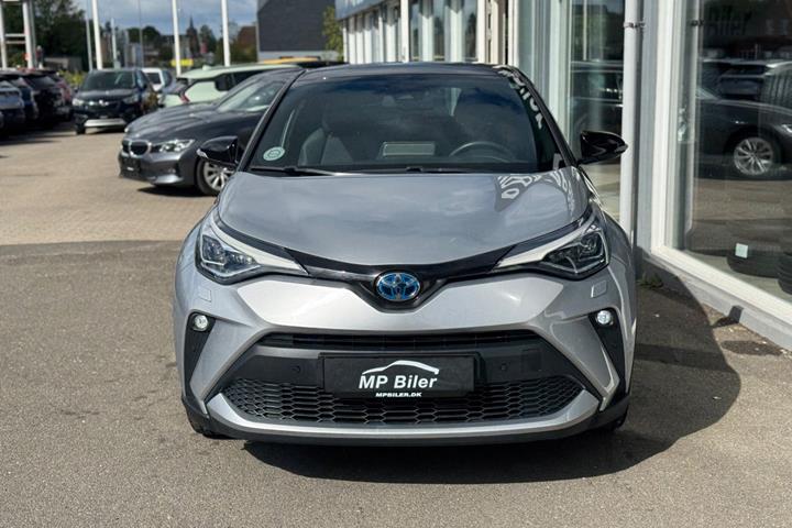 Sølv Toyota C-HR fra 2023