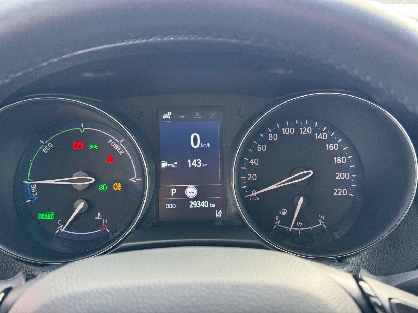 Sølv Toyota C-HR fra 2023
