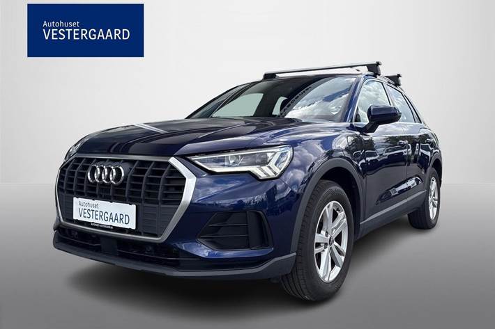 Blå Audi Q3 fra 2021 set udefra