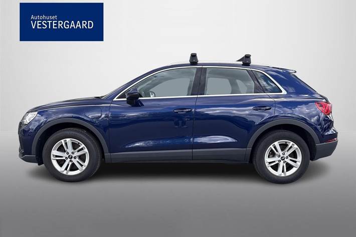 Blå Audi Q3 fra 2021