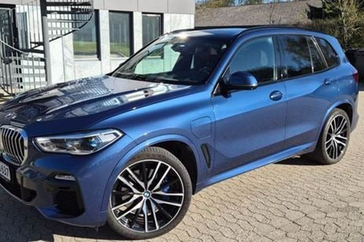 Blå BMW X5 fra 2021