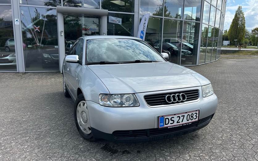 Audi A3 1,6 Ambiente 102HK 3d Aut.