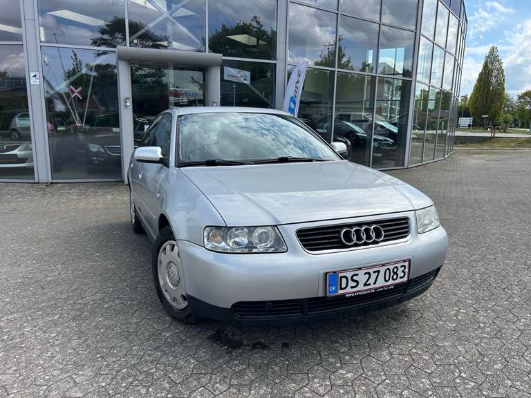 Audi A3 1,6 Ambiente 102HK 3d Aut.