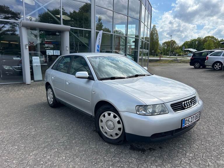 Audi A3 1,6 Ambiente 102HK 3d Aut.