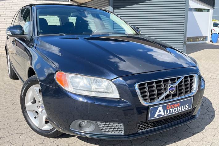 Grøn Volvo V70 fra 2008