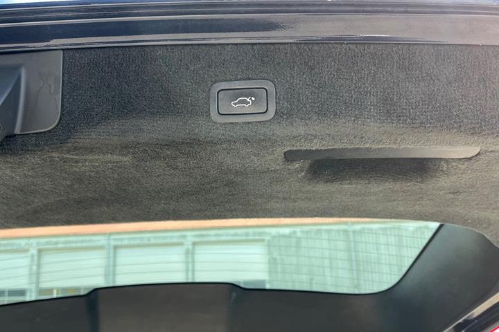 Grøn Volvo V70 fra 2008