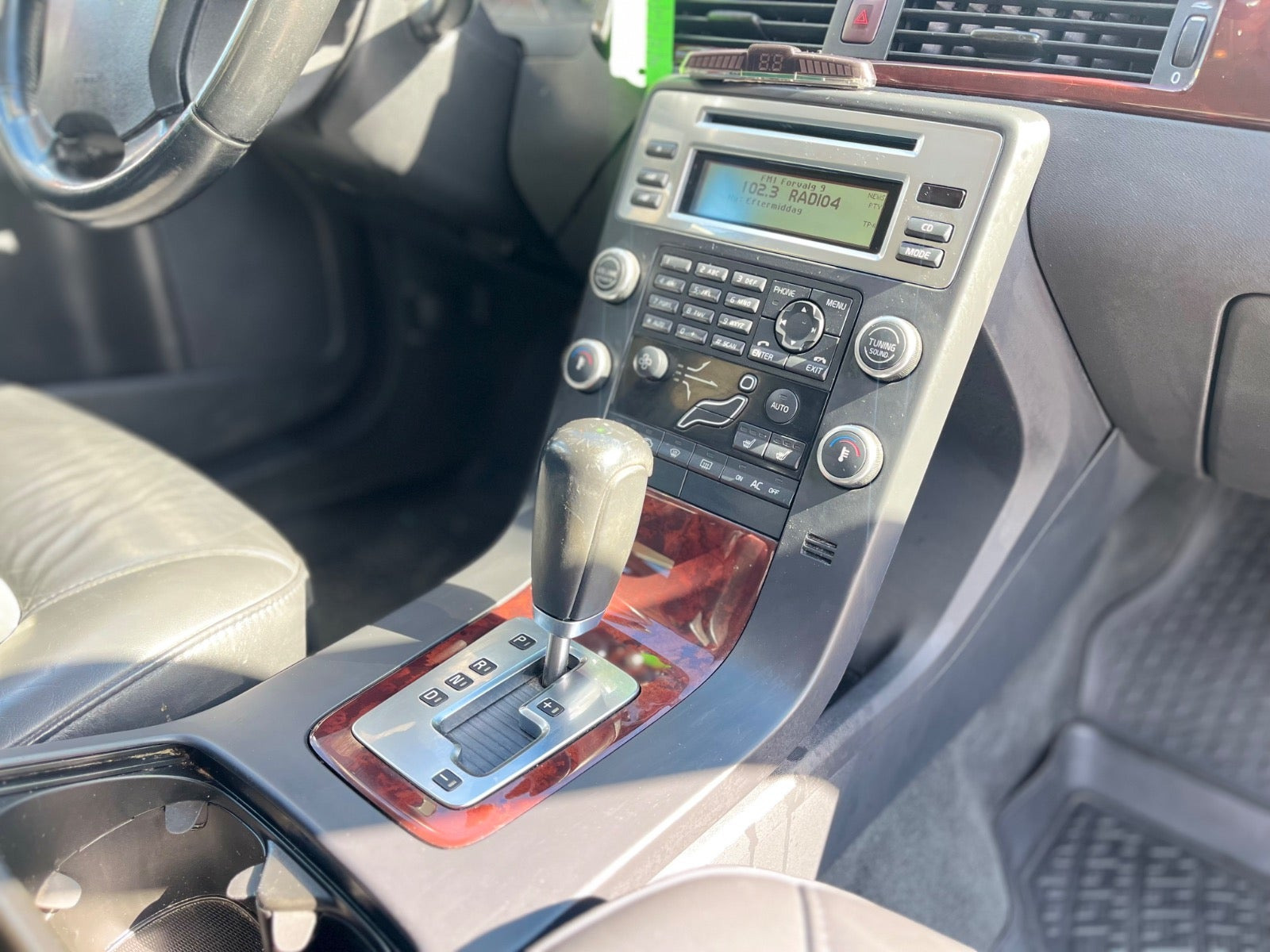 Grøn Volvo V70 fra 2008