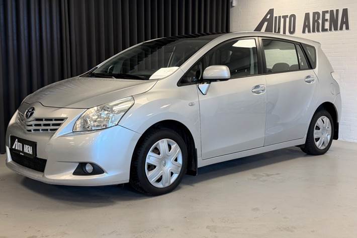 Grå Toyota Verso fra 2011