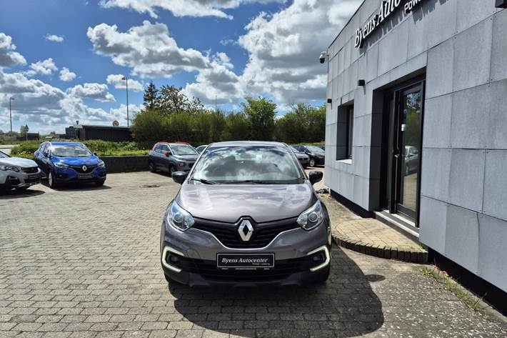 Grå Renault Captur fra 2018
