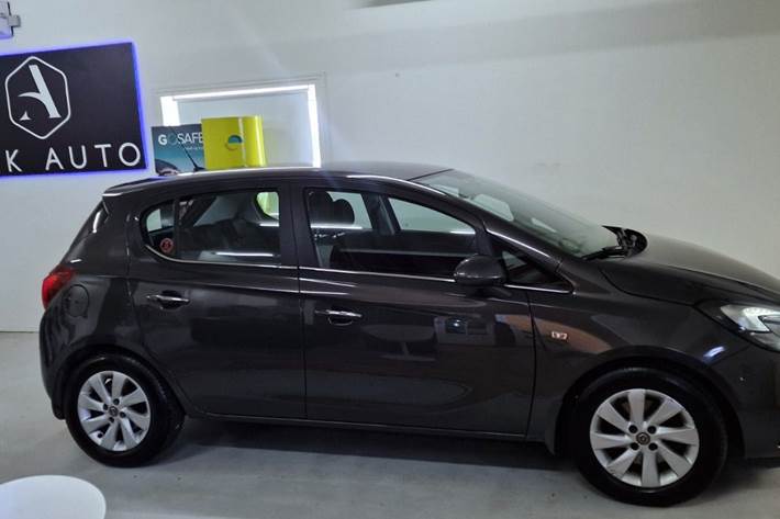 Grå Opel Corsa fra 2016