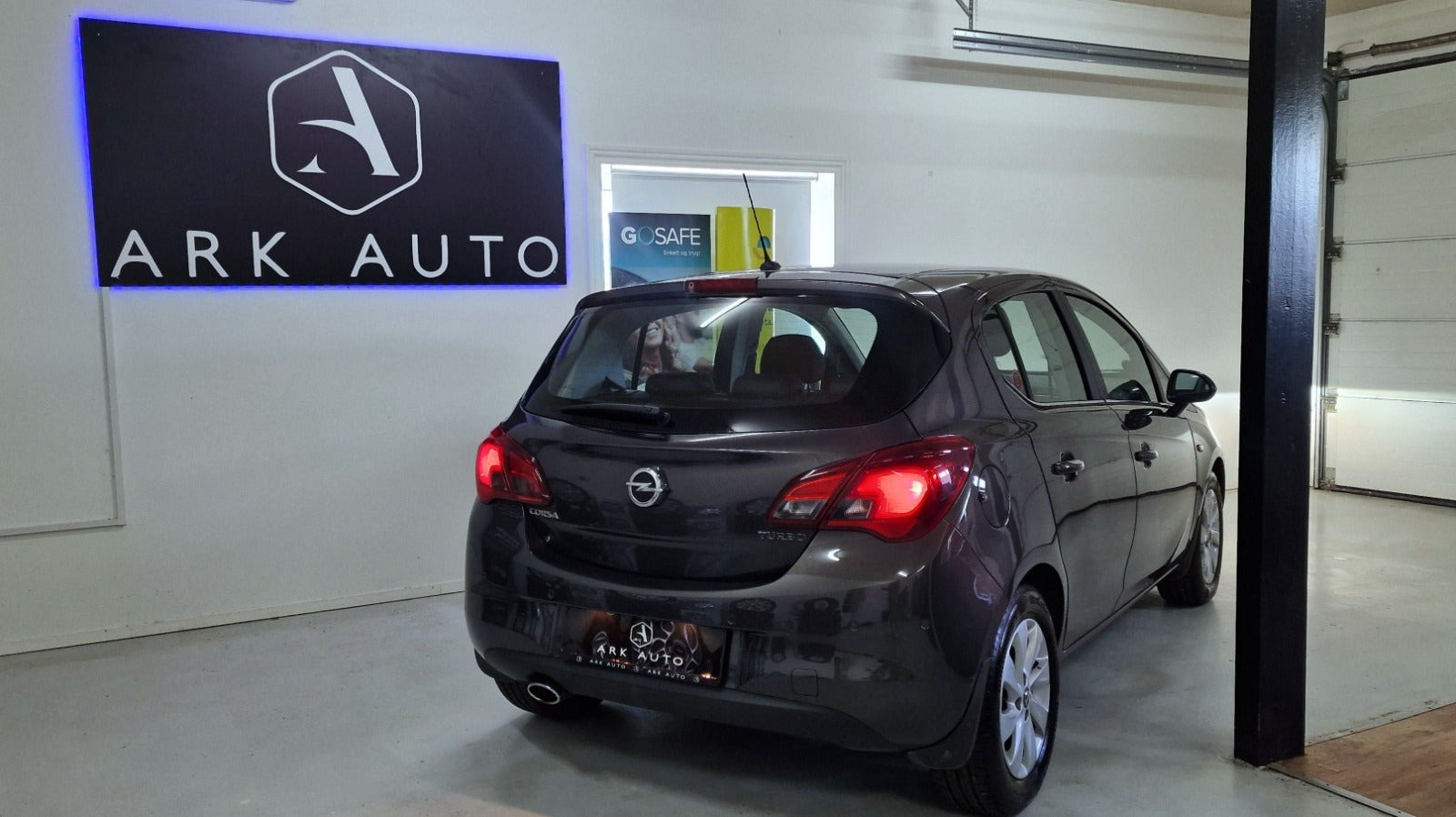 Grå Opel Corsa fra 2016
