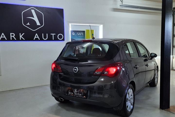Grå Opel Corsa fra 2016