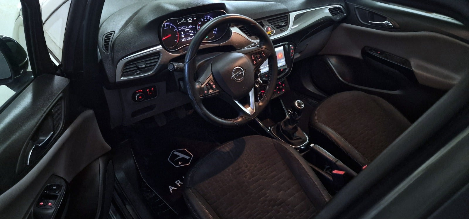 Grå Opel Corsa fra 2016