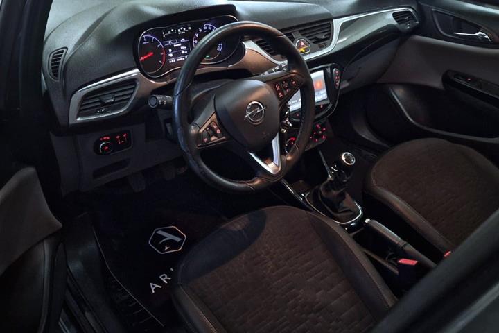 Grå Opel Corsa fra 2016