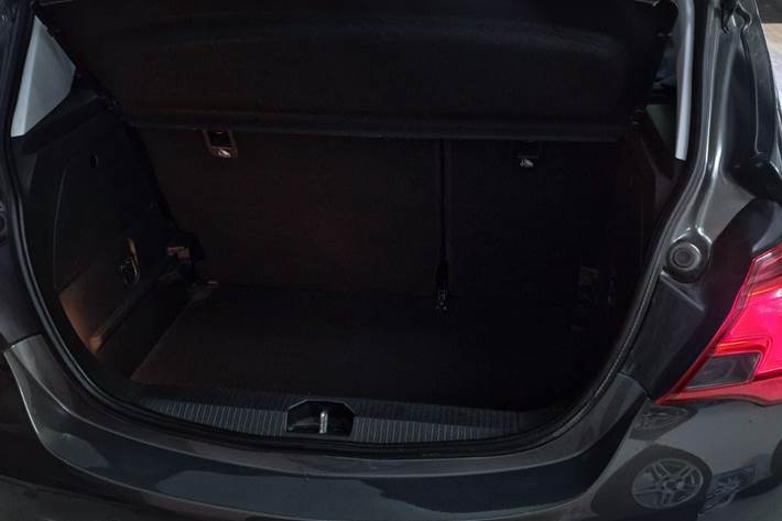 Grå Opel Corsa fra 2016