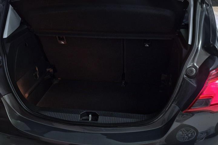 Grå Opel Corsa fra 2016