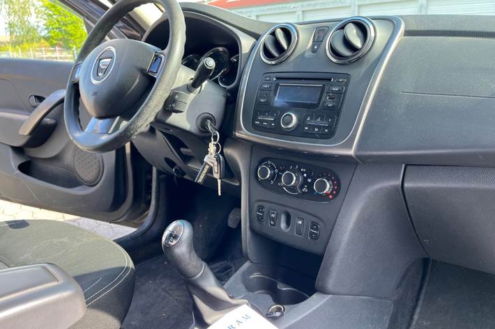 Sort Dacia Logan fra 2016