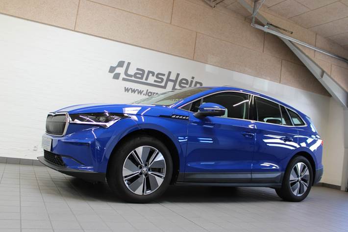 Blå Skoda Enyaq fra 2022
