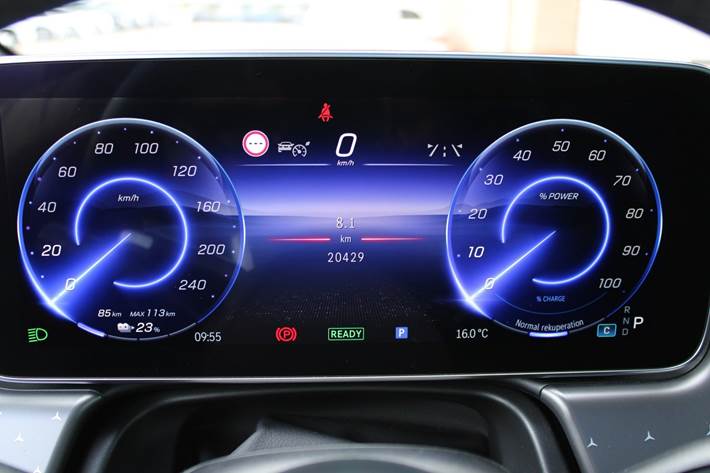 Grøn Mercedes EQE350 SUV fra 2025