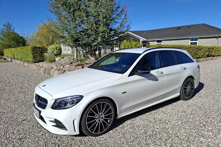 Hvid Mercedes C300 de fra 2020