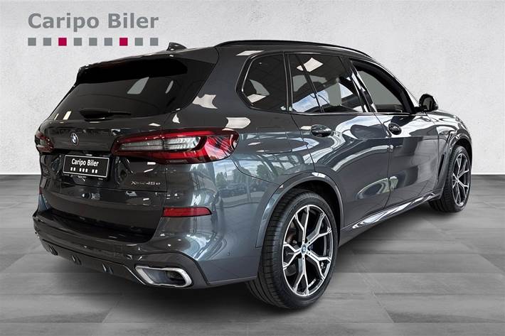 Grå BMW X5 fra 2021