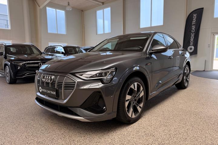 Grå Audi e-tron fra 2020 set udefra