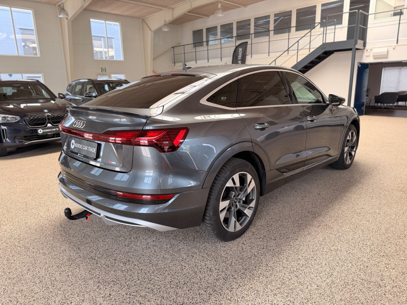 Grå Audi e-tron fra 2020