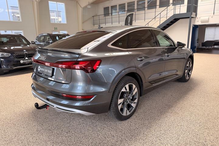 Grå Audi e-tron fra 2020