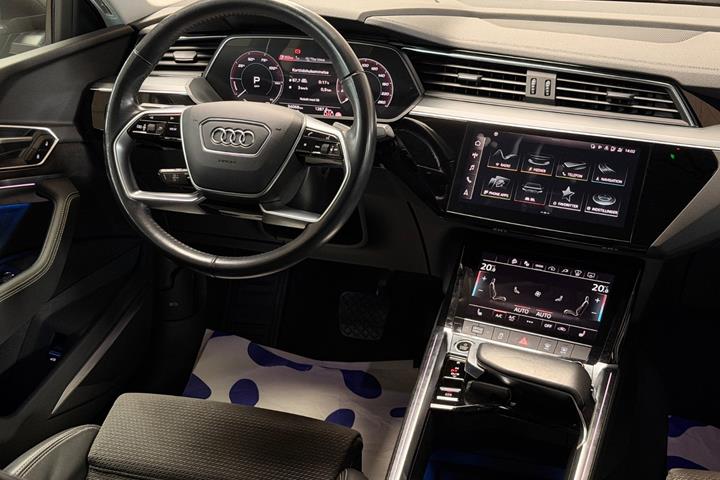 Grå Audi e-tron fra 2020