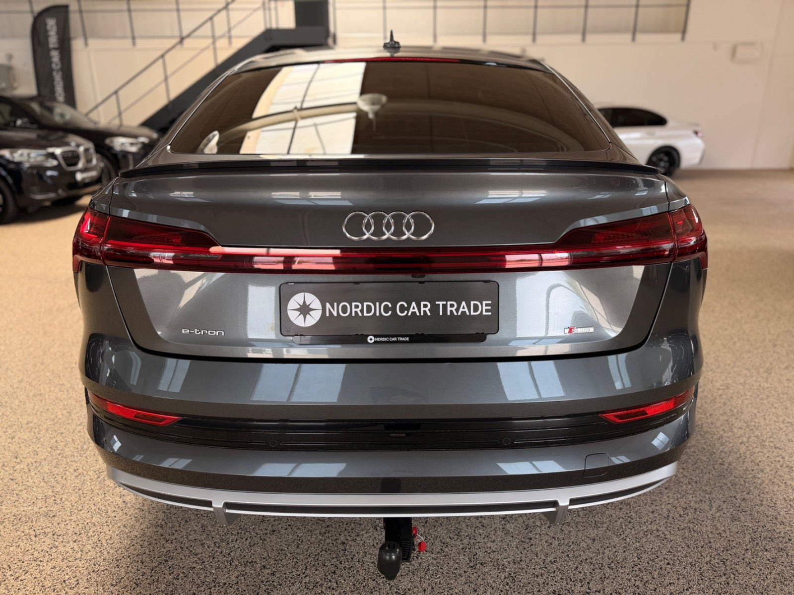 Grå Audi e-tron fra 2020