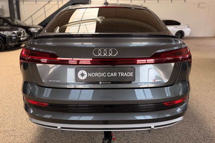 Grå Audi e-tron fra 2020
