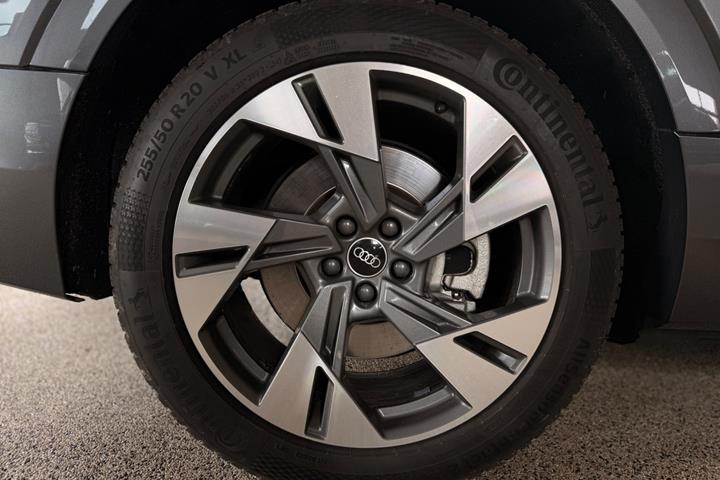 Grå Audi e-tron fra 2020