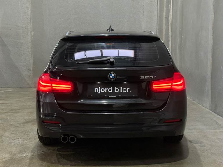 BMW 320i 2,0 Touring aut.