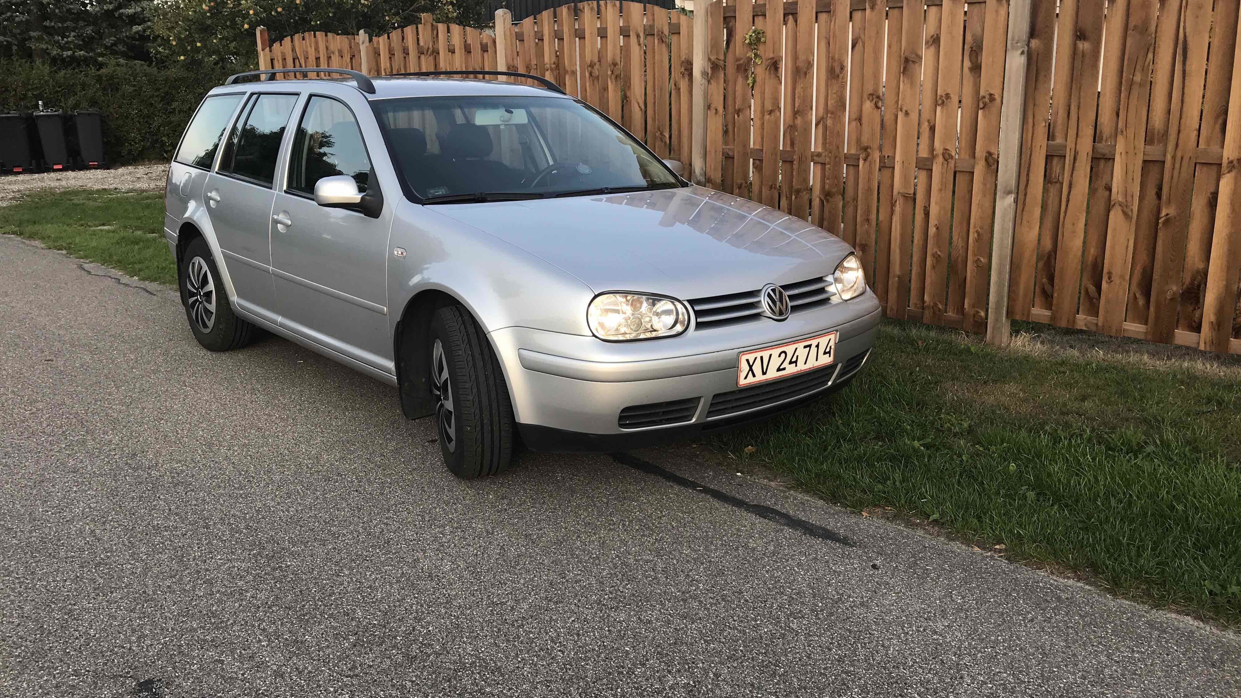 Grå VW Golf IV fra 2005