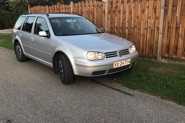 Grå VW Golf IV fra 2005